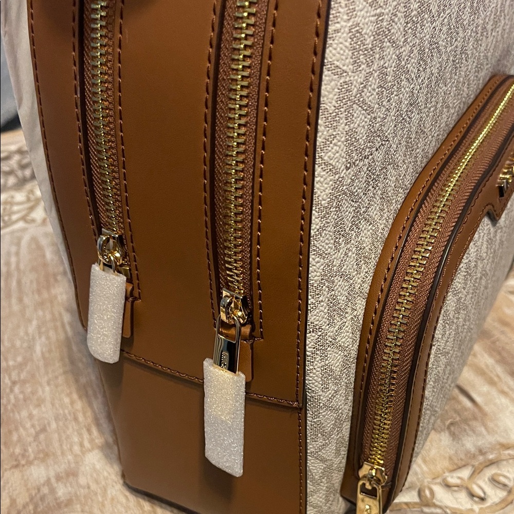Michael Kors Small Jaycee Backpack Tan and Cream Shoulder Bag - Picture 4 of 8